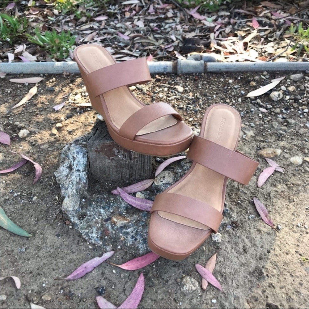 Tan Double Strap Platform Women’s Wedge Sandals✨